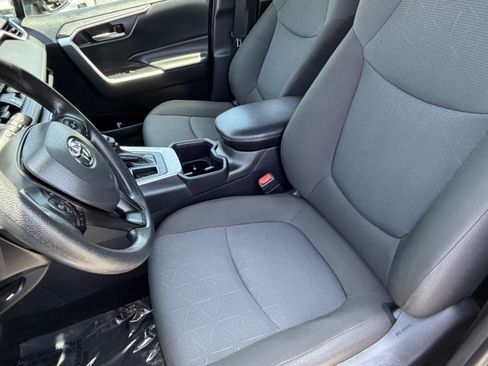 Certified 2025 Toyota RAV4 XLE FWD image 27