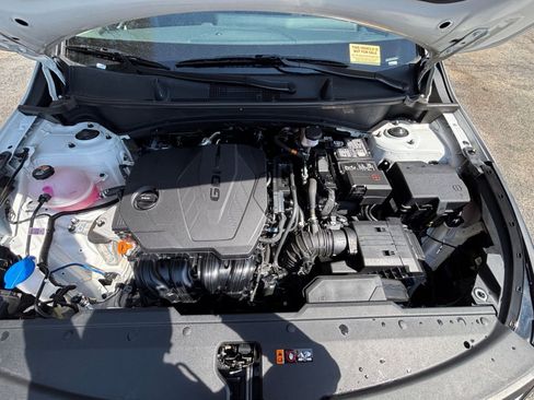 Used 2025 Kia Sportage LX image 32