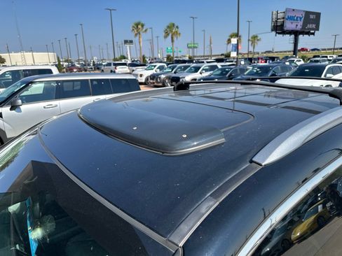 Used 2017 Honda Pilot Touring image 12