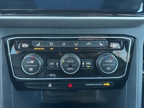 Used 2022 Volkswagen Atlas Cross Sport SE image 19