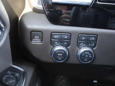 Used 2023 GMC Sierra 1500 SLT AWD/4WD image 28