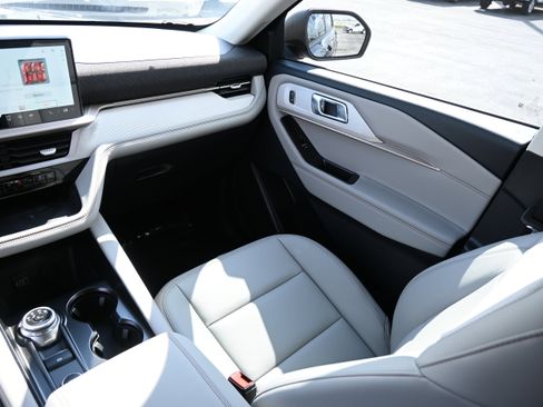 New 2026 Ford Explorer Active w/ Active Comfort Package RWD image 30