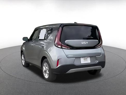 Used 2025 Kia Soul LX w/ LX Technology Package FWD image 11