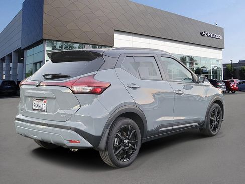 Used 2023 Nissan Kicks SR image 2