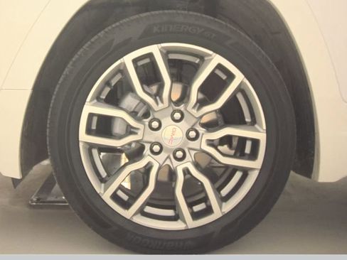 Used 2023 GMC Terrain Denali image 9