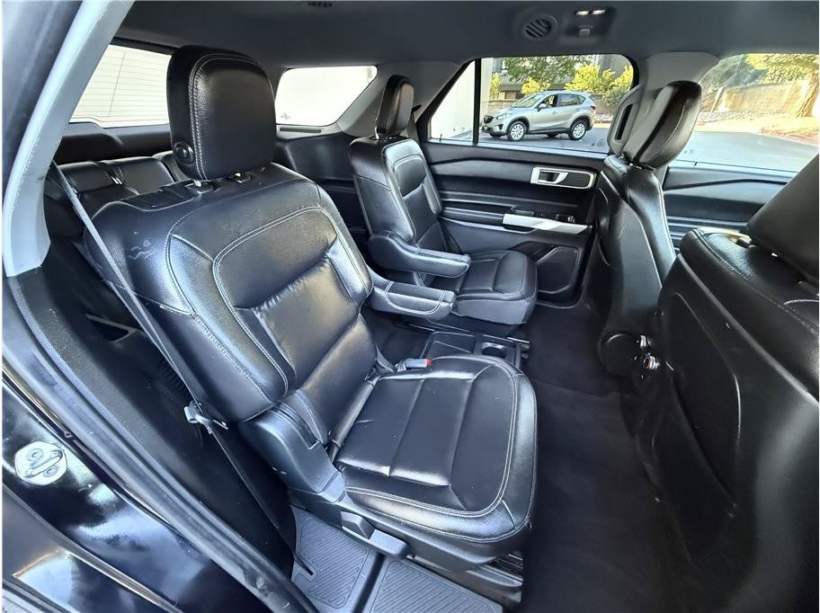 Used 2020 Ford Explorer XLT w/ Equipment Group 202A AWD/4WD image 20