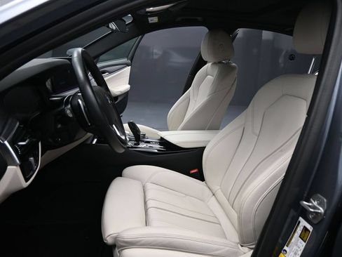 Used 2022 BMW 530e w/ Convenience Package RWD image 9