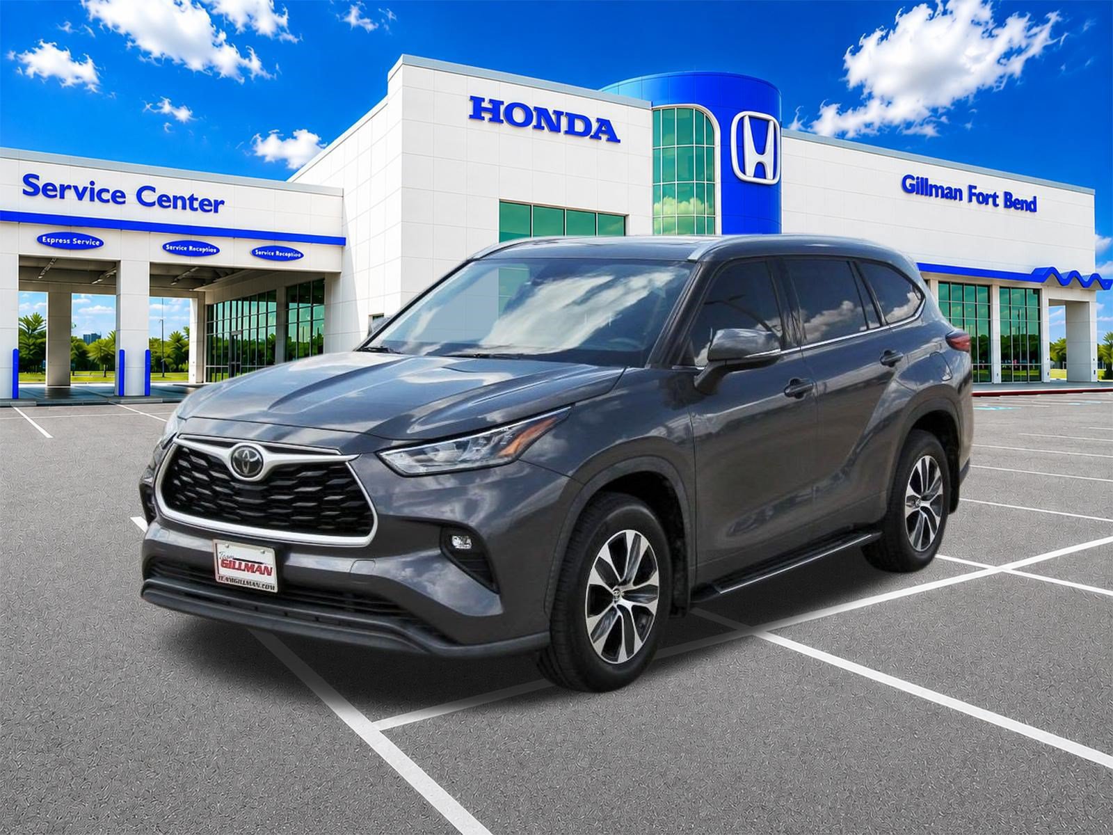 Used 2020 Toyota Highlander XLE AWD/4WD image 3