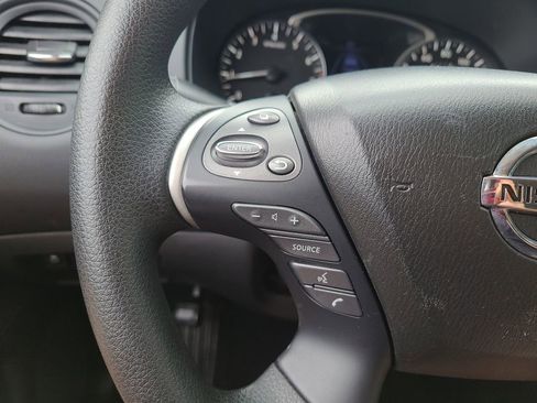 Used 2020 Nissan Pathfinder S FWD image 25