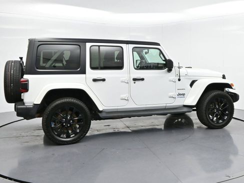 Used 2022 Jeep Wrangler Unlimited Sahara AWD/4WD image 8