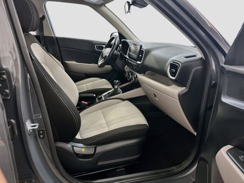 Used 2025 Hyundai Venue SEL FWD image 32