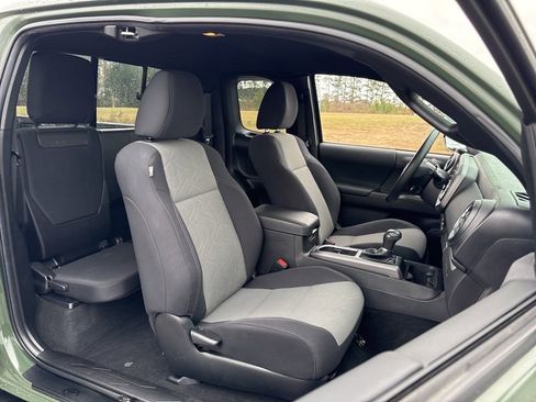 Used 2022 Toyota Tacoma TRD Off-Road image 38