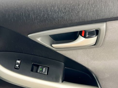 Used 2015 Toyota Prius Two image 32