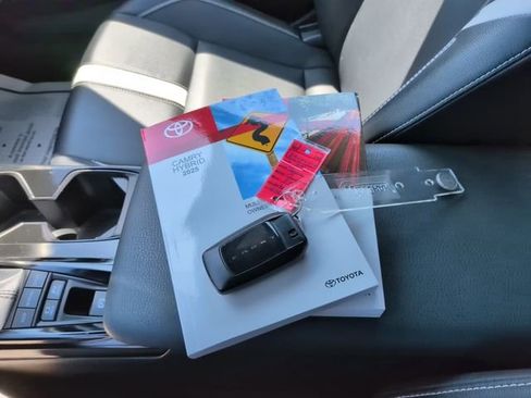 Used 2025 Toyota Camry SE image 24