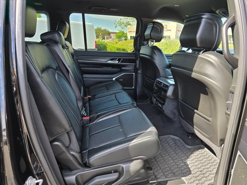 Used 2024 Jeep Wagoneer Series II w/ Flexible Seating Group RWD image 37