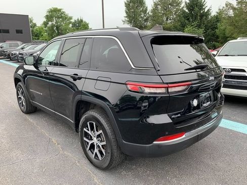 Used 2023 Jeep Grand Cherokee Limited AWD/4WD image 3