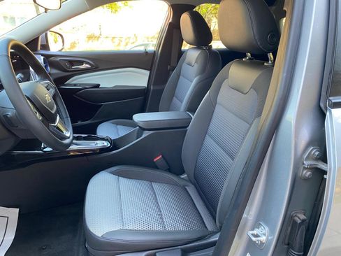 Used 2025 Chevrolet Trax LT w/ Driver Confidence Package image 23