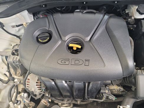 Used 2019 Hyundai Elantra GT FWD image 30