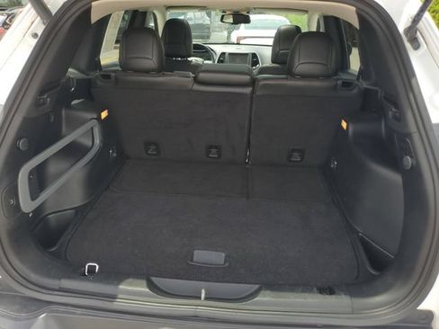 Used 2015 Jeep Cherokee Trailhawk w/ Comfort/Convenience Group AWD/4WD image 8