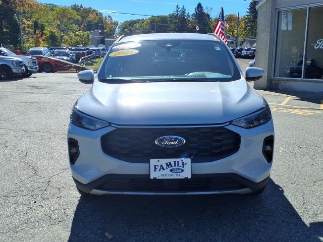 Certified 2025 Ford Escape ST-Line Select AWD/4WD image 2