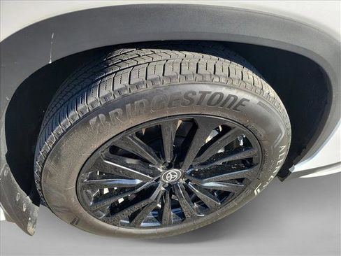 Used 2024 Toyota Highlander XSE image 10