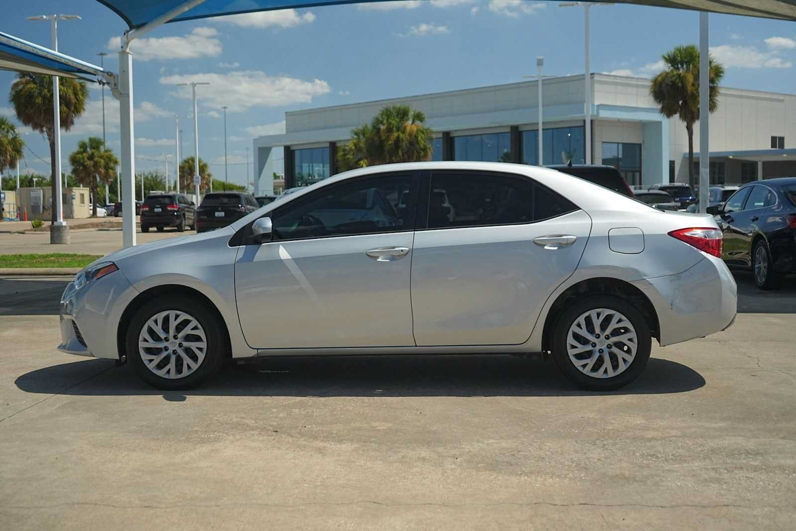 Used 2014 Toyota Corolla LE FWD image 3