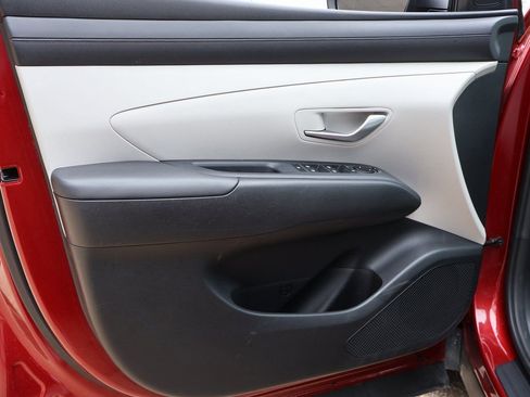 Certified 2025 Hyundai Tucson SE image 21