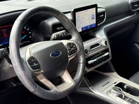 Used 2022 Ford Explorer XLT w/ Equipment Group 202A RWD image 14