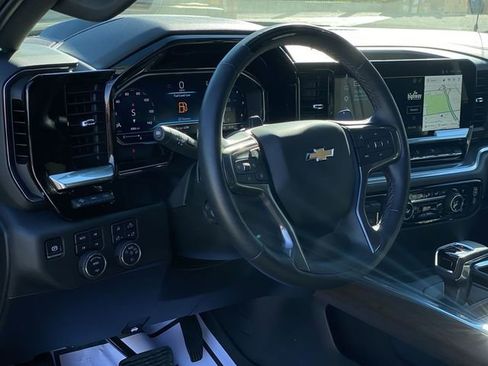 Certified 2025 Chevrolet Silverado 1500 High Country AWD/4WD image 19