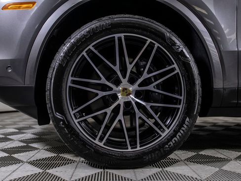Used 2024 Porsche Cayenne Coupe image 17