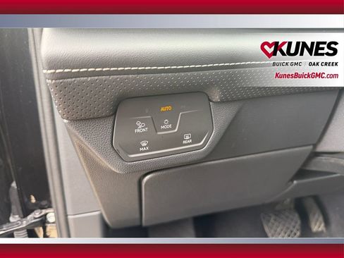 Used 2025 Volkswagen Atlas SE FWD image 19