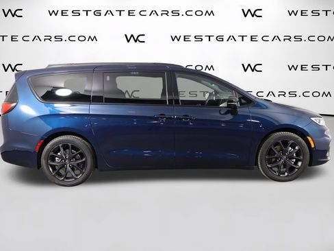 Used 2025 Chrysler Pacifica Limited FWD image 46