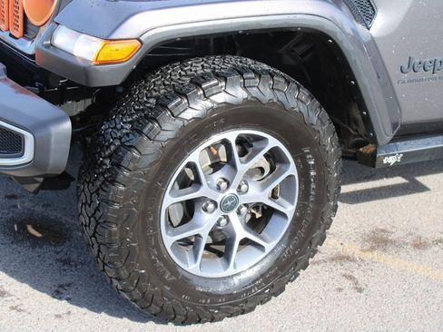 Used 2024 Jeep Gladiator Sport image 11