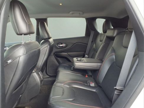 Used 2020 Jeep Cherokee Trailhawk AWD/4WD image 5