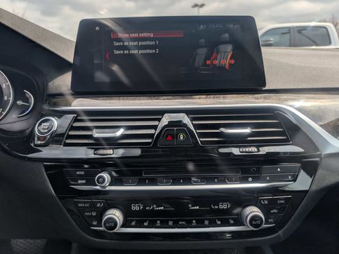 Used 2019 BMW 530i xDrive w/ Premium Package image 11