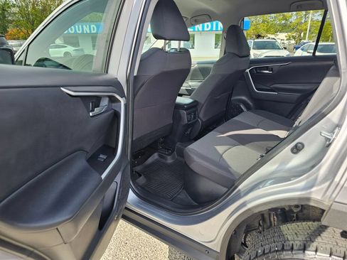 Used 2021 Toyota RAV4 XLE AWD/4WD image 17