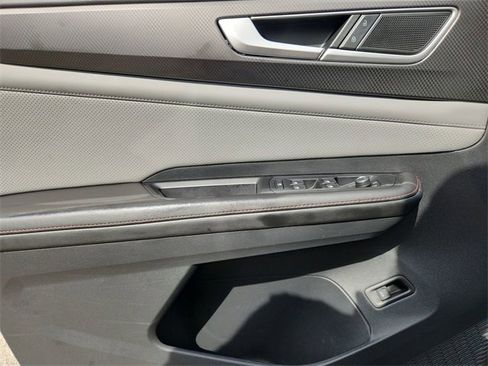 Used 2024 Volkswagen Atlas Peak Edition SE image 22