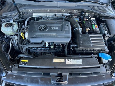 Used 2015 Volkswagen Golf S image 41