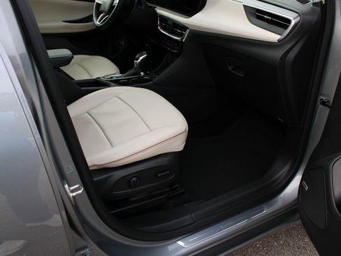 Used 2024 Buick Encore GX Avenir w/ Avenir Convenience Package image 6