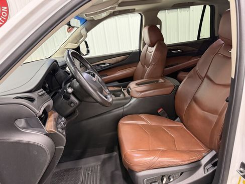 Used 2017 Cadillac Escalade Premium Luxury w/ LPO, Radiant Package AWD/4WD image 7