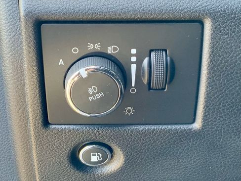 Used 2021 Jeep Grand Cherokee Limited w/ Luxury Group II image 45