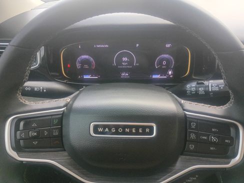 Used 2023 Jeep Wagoneer Series II w/ Flexible Seating Group AWD/4WD image 17
