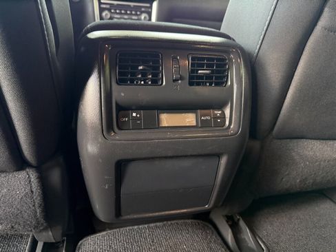 Used 2017 Nissan Pathfinder S image 25