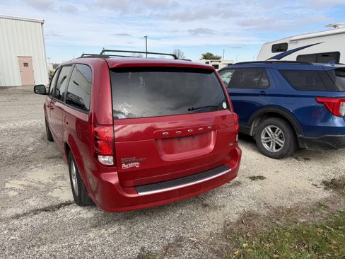 Used 2012 Dodge Grand Caravan SXT image 9