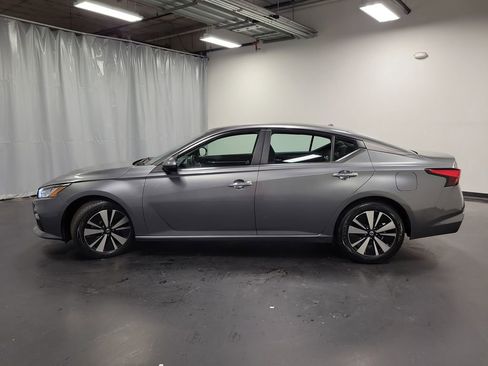 Used 2022 Nissan Altima 2.5 SV FWD image 5