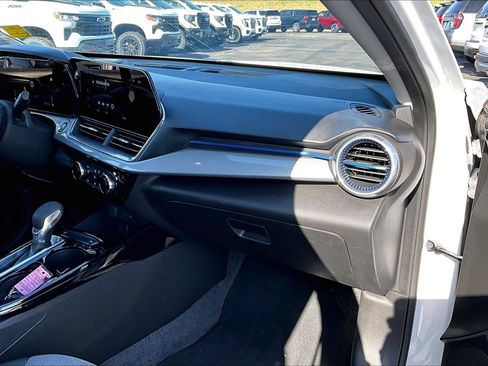 Used 2024 Chevrolet Trax LT w/ Driver Confidence Package FWD image 15