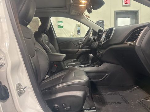 Used 2022 Jeep Cherokee Limited w/ Elite Package image 13