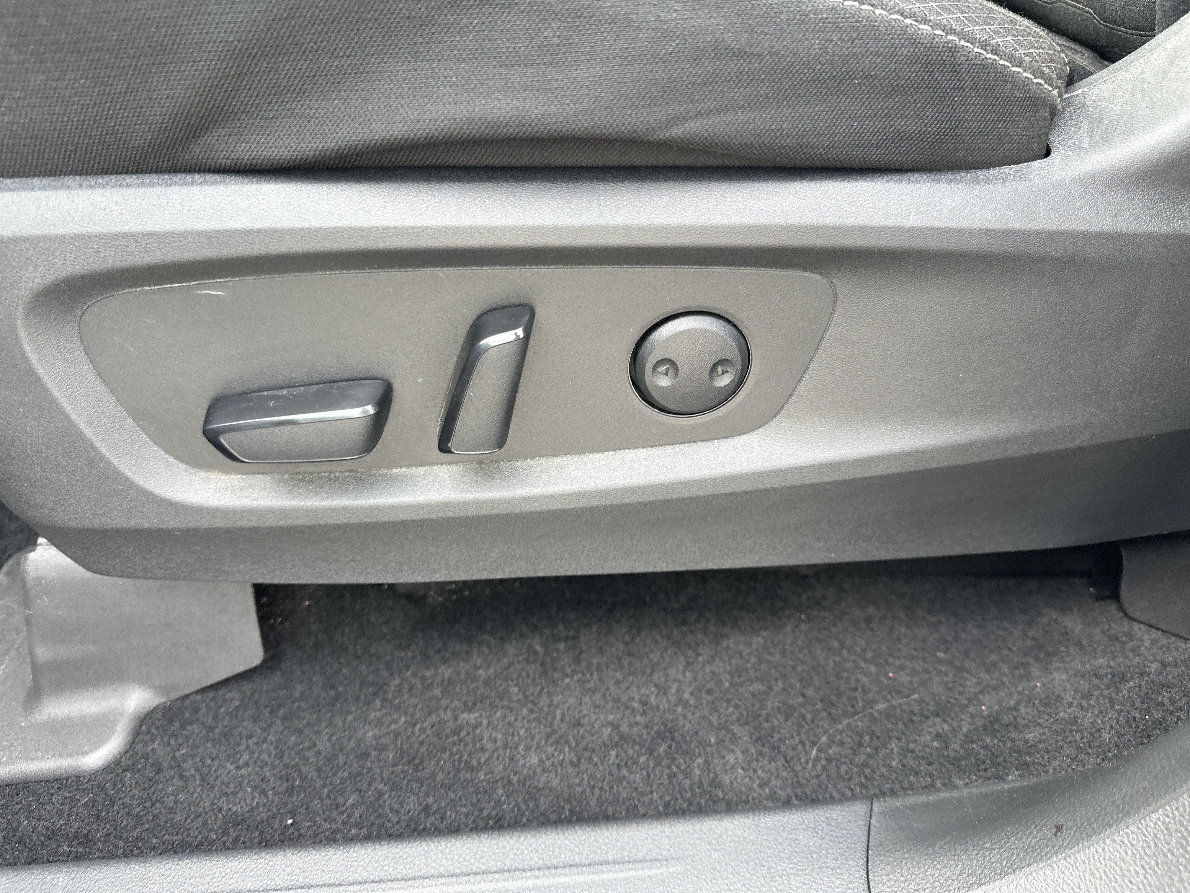 Used 2022 Nissan Pathfinder SV AWD/4WD image 12