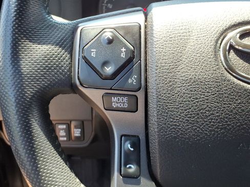 Used 2021 Toyota Tacoma TRD Off-Road w/ Technology Package AWD/4WD image 12