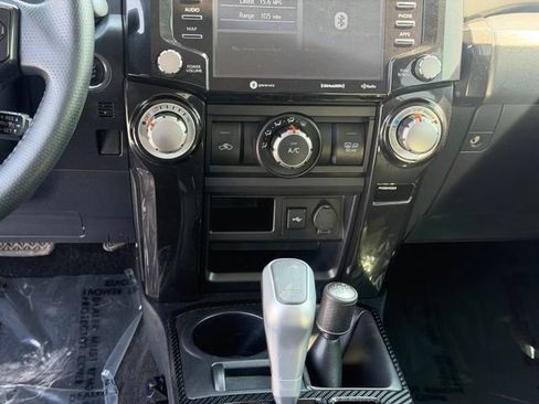 Used 2022 Toyota 4Runner TRD Off-Road AWD/4WD image 15